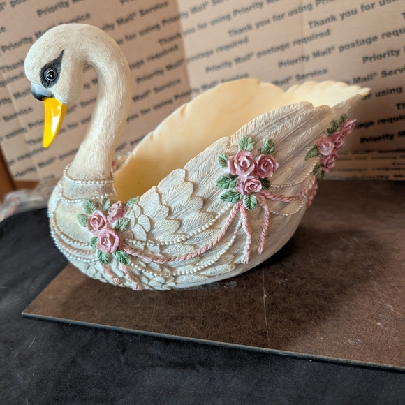 Source Unknown Other - Elegant Swan Planter with Pink Roses